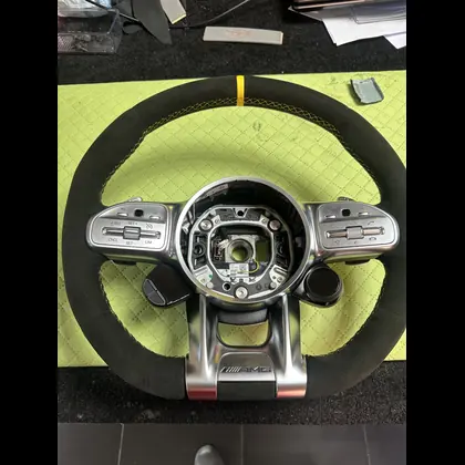 Mercedes Lenkrad Alcantara Multilayer gelbe Naht 12-Uhr-Markierung - Lenkrad beziehen Basel Express-Service Uzwil