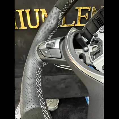BMW Lenkrad Leder Alcantara Multilayer weisse Naht - Lenkrad beziehen Luzern Express-Service Uzwil